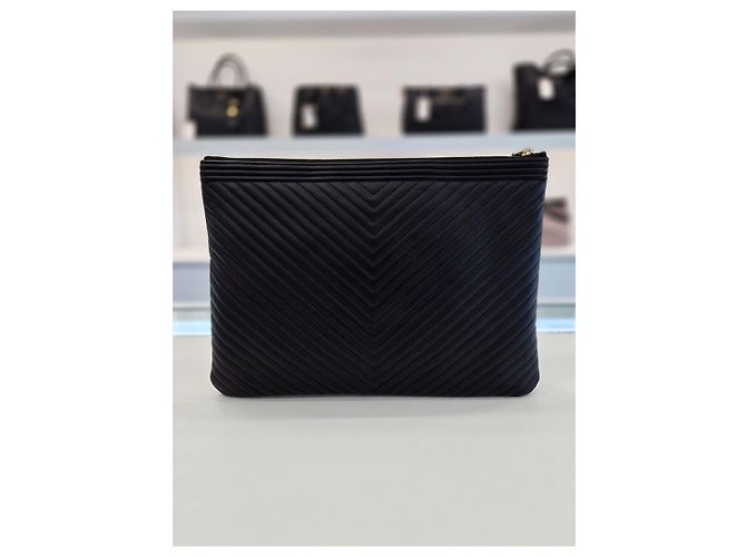 Chanel Clutch Boy Chevron New Medium Goldtone Black series Nero - vista 5