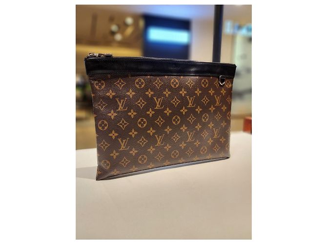 Louis Vuitton Pochette Monogram Discovery GM con chip integrato Multicolore - vista 3