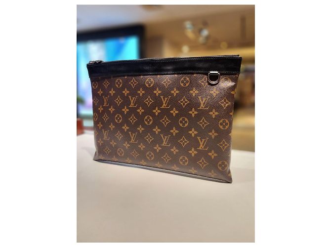 Louis Vuitton Pochette Monogram Discovery GM con chip integrato Multicolore - vista 4