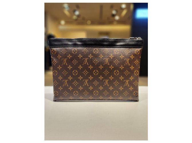Louis Vuitton Pochette Monogram Discovery GM con chip integrato Multicolore - vista 5