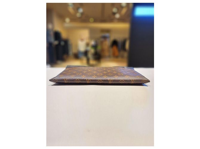 Louis Vuitton Pochette Monogram Discovery GM con chip integrato Multicolore - vista 6