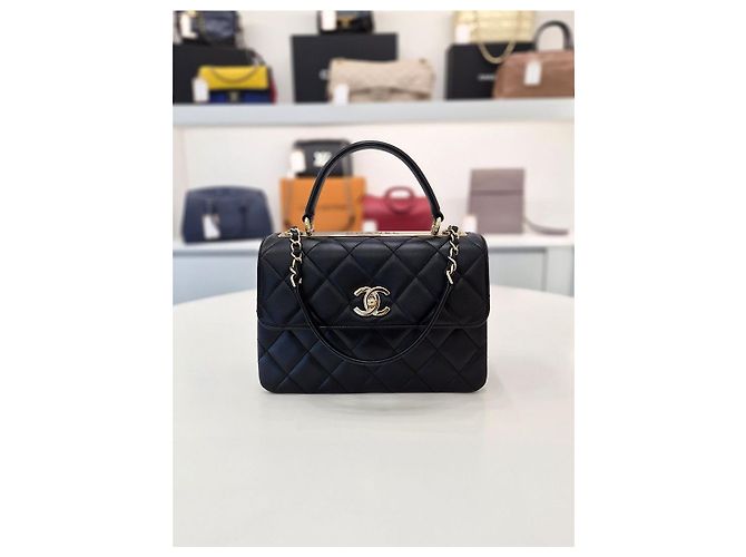 Trendy CC Chanel Borsa a tracolla CC Small Gold Chain Black Years Exhibition Grade Nero - vista 2