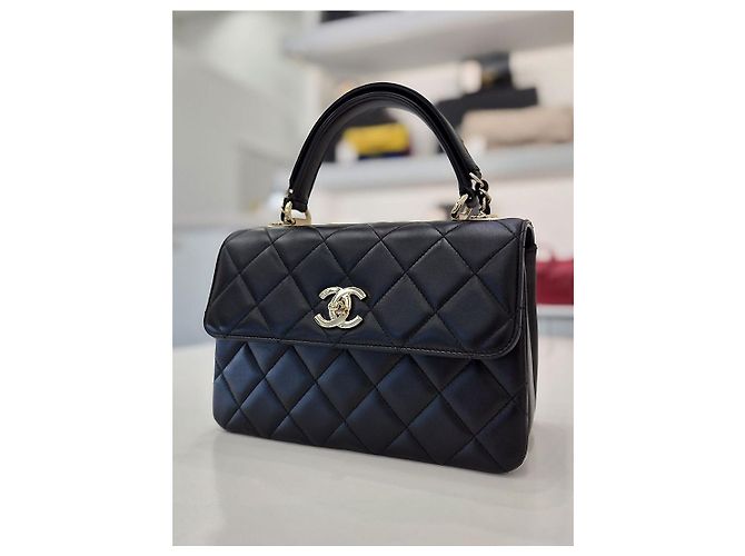 Trendy CC Chanel Borsa a tracolla CC Small Gold Chain Black Years Exhibition Grade Nero - vista 4