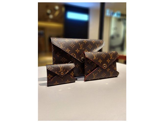 Louis Vuitton Pochette Clutch Monogram Kirigami Multicolore - vista 3