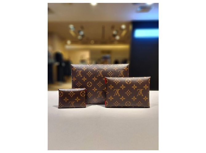 Louis Vuitton Pochette Clutch Monogram Kirigami Multicolore - vista 5