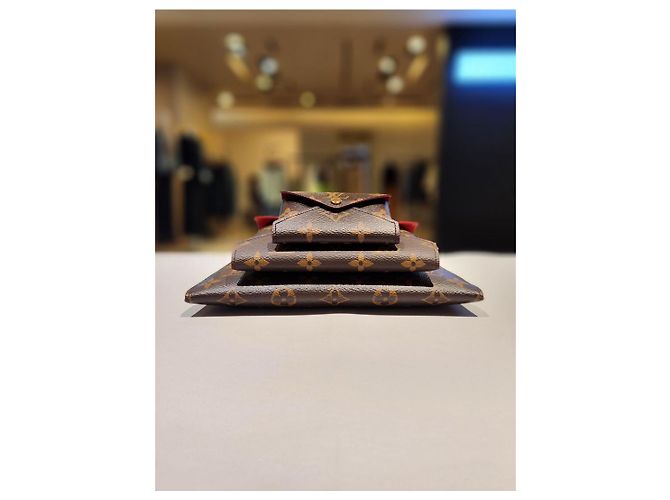 Louis Vuitton Pochette Clutch Monogram Kirigami Multicolore - vista 6
