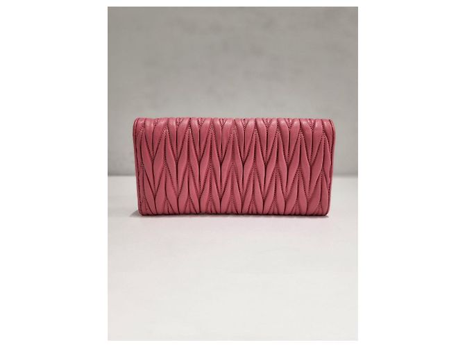 Miu Miu Matelassé Leder-Langgeldbörse mit Klappe Silber - Ansicht 4
