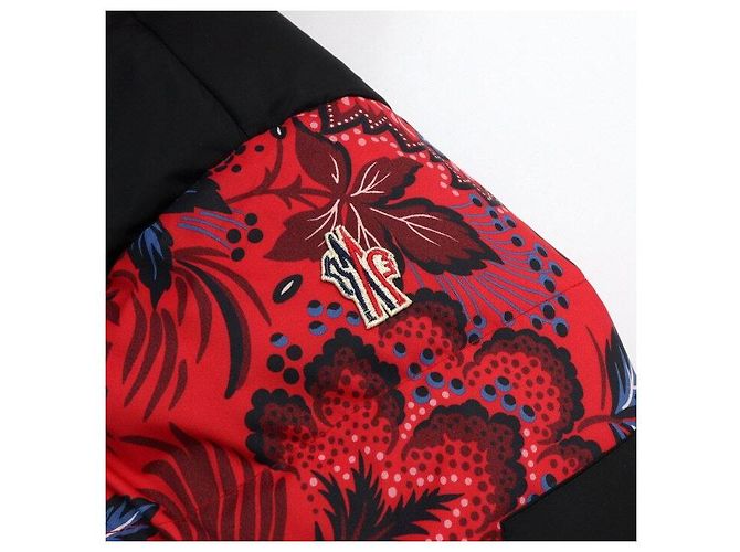 Moncler Giacca imbottita con cappuccio a stampa floreale nera e rossa Rosso - vista 6