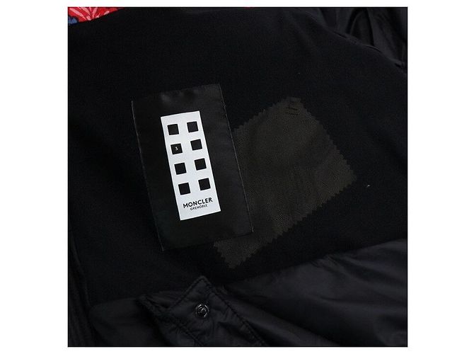 Moncler Giacca imbottita con cappuccio a stampa floreale nera e rossa Rosso - vista 8