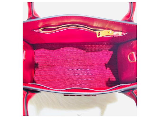 Prada Borsa Tote Monocromatica in Saffiano Rosso con tracolla - vista 6