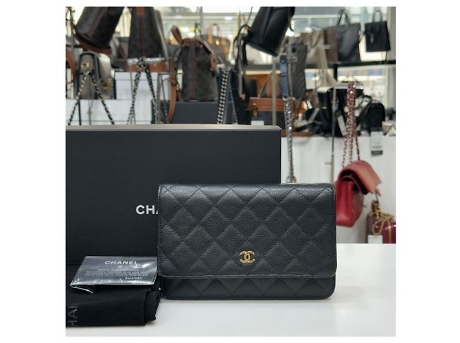 Chanel Borsa a tracolla WOC Classic Caviar Nera con finiture dorate Nero - vista 3