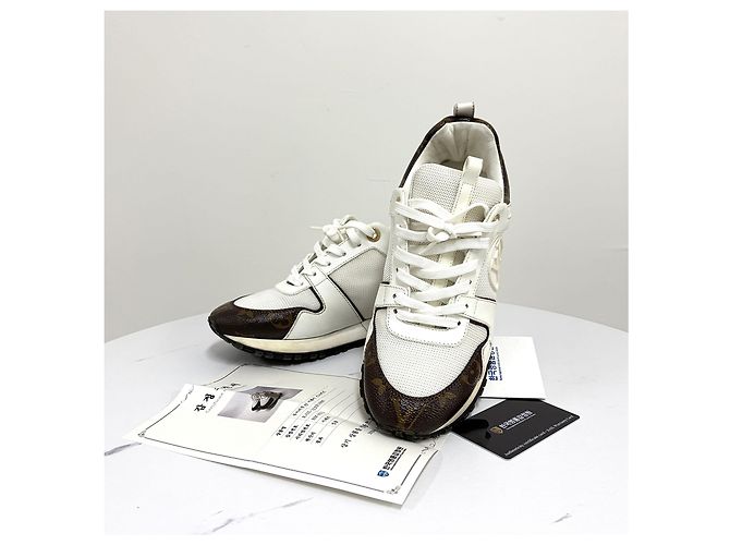 Louis Vuitton Sneakers Runaway Bianco - vista 3