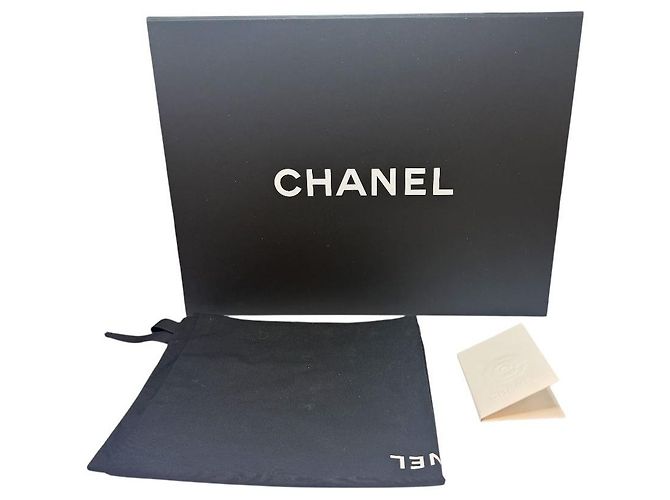 Chanel Borsa a tracolla media in caviar nero - vista 9