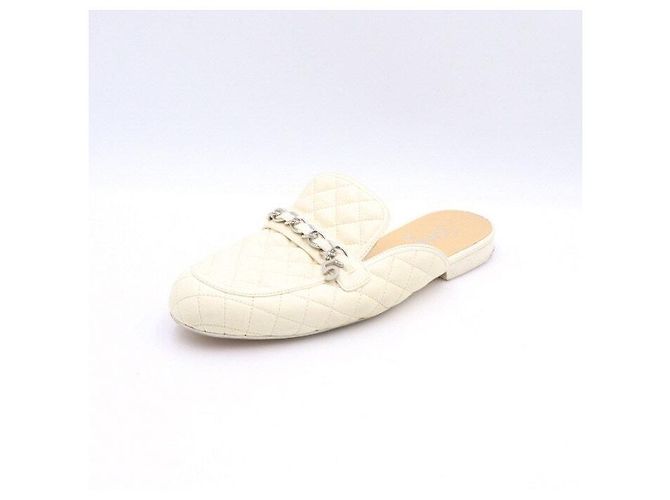Chanel Mule Bluffer da donna in agnello trapuntato con logo CC e catena Bianco - vista 2
