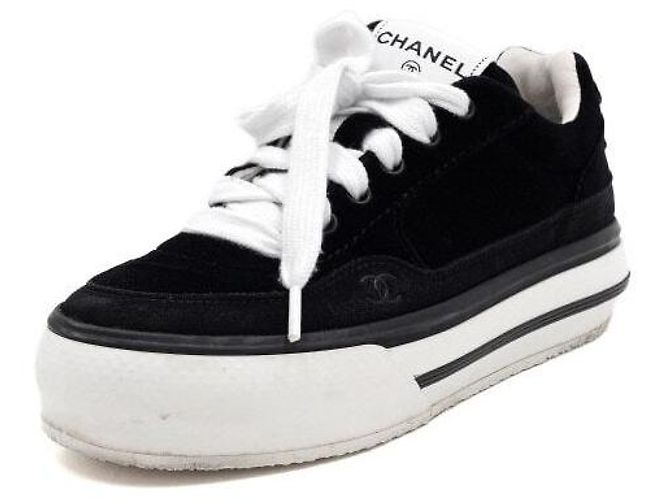 Chanel Sneaker in suede e velluto nero da donna - vista 2