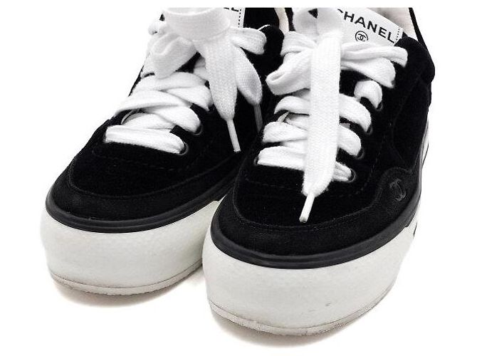 Chanel Sneaker in suede e velluto nero da donna - vista 5