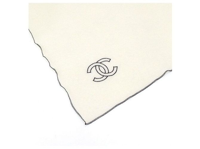 Chanel Kaschmir-Schal in Elfenbein mit CC-Logo-Stickerei Weiß - Ansicht 2