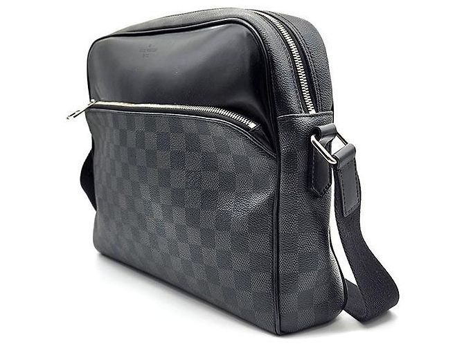 Louis Vuitton Graphite Dayton Reporter MM Nero - vista 2