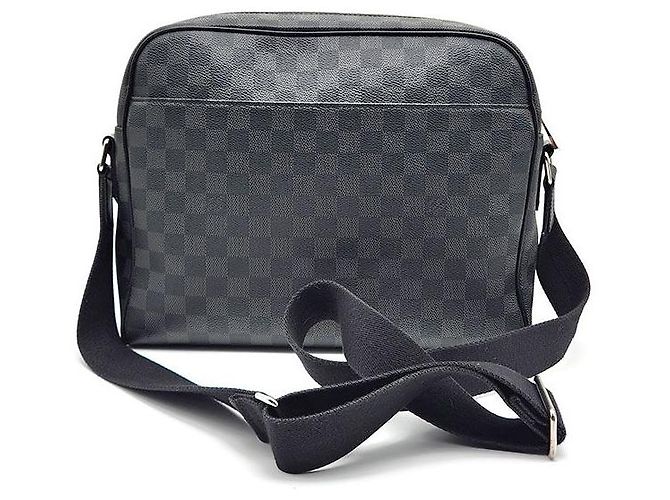 Louis Vuitton Graphite Dayton Reporter MM Nero - vista 3