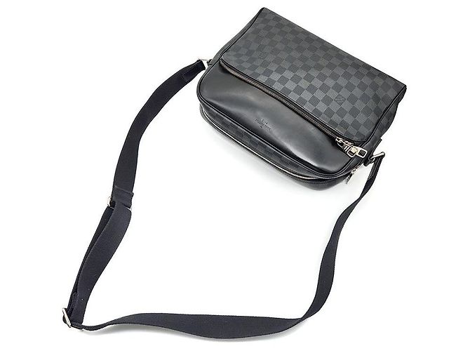 Louis Vuitton Graphite Dayton Reporter MM Nero - vista 4