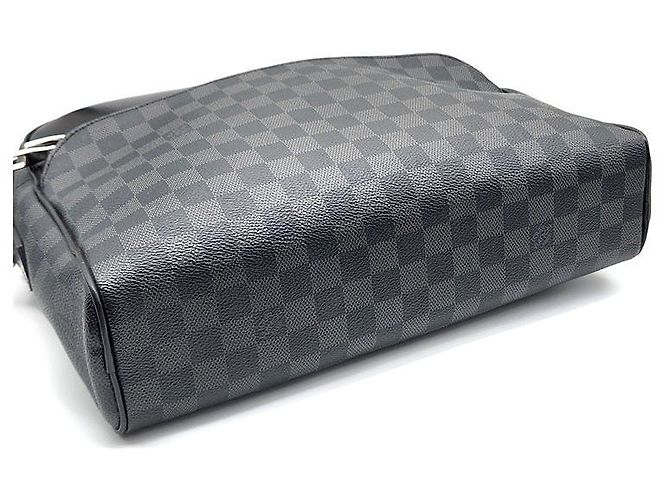 Louis Vuitton Graphite Dayton Reporter MM Nero - vista 7
