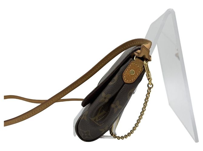 Louis Vuitton Bolsa tiracolo Favorite MM em canvas Monogram Marrom - vista 4