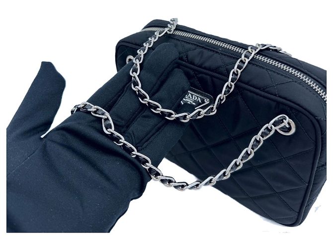 Prada Borsa a tracolla e crossbody in nylon trapuntato con catena Nero - vista 8