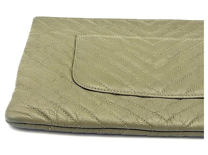 Chanel Clutch Chevron Medium Khaki Castaño - vista 11