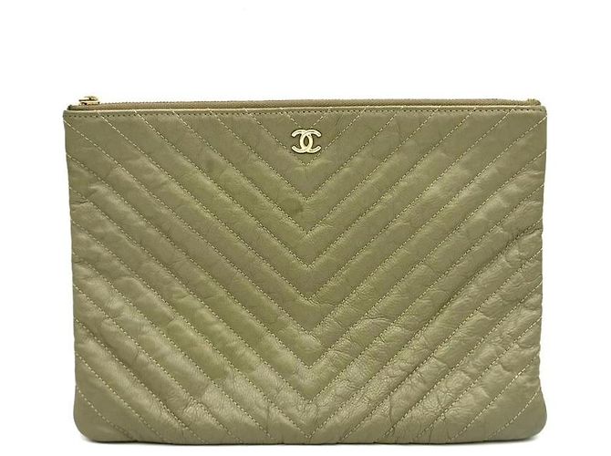 Chanel Clutch Chevron Medium Khaki Castaño - vista 4