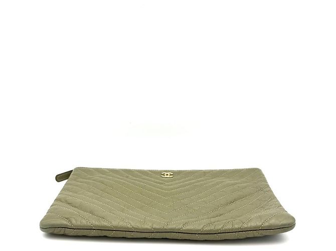 Chanel Clutch Chevron Medium Khaki Castaño - vista 7
