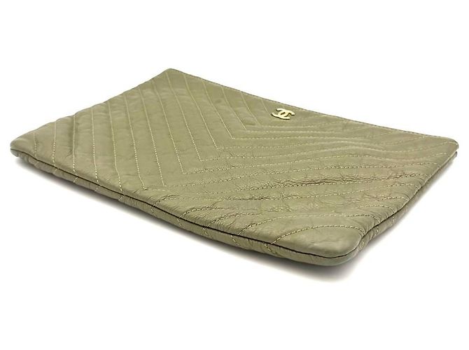 Chanel Clutch Chevron Medium Khaki Castaño - vista 9