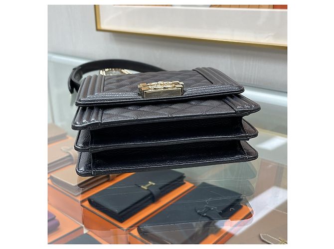Chanel Borsa Boy Flap Satchel in Caviar Nero Oro - vista 10