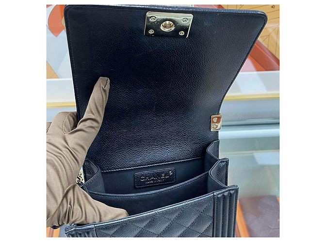Chanel Borsa Boy Flap Satchel in Caviar Nero Oro - vista 11