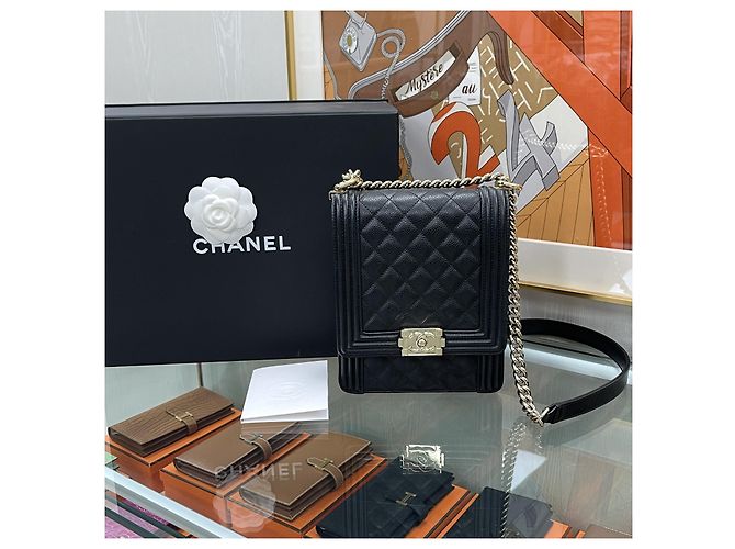 Chanel Borsa Boy Flap Satchel in Caviar Nero Oro - vista 12