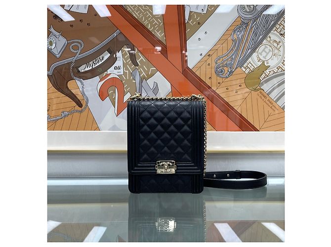 Chanel Borsa Boy Flap Satchel in Caviar Nero Oro - vista 2