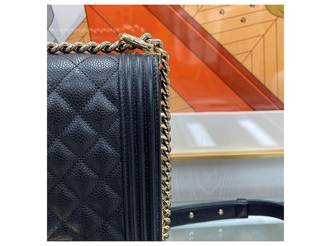 Chanel Borsa Boy Flap Satchel in Caviar Nero Oro - vista 3
