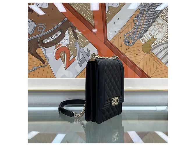 Chanel Borsa Boy Flap Satchel in Caviar Nero Oro - vista 5