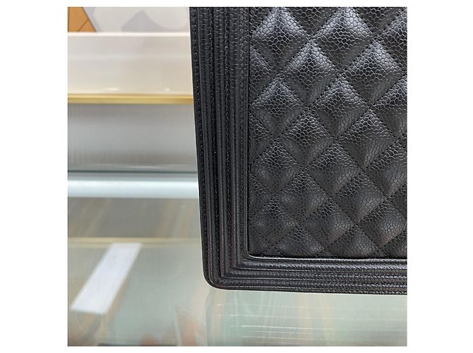 Chanel Borsa Boy Flap Satchel in Caviar Nero Oro - vista 8