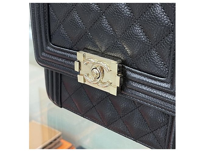 Chanel Borsa Boy Flap Satchel in Caviar Nero Oro - vista 9