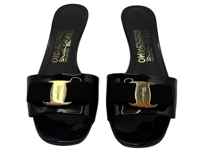 Salvatore Ferragamo Sandali slide con fiocco neri Nero - vista 3