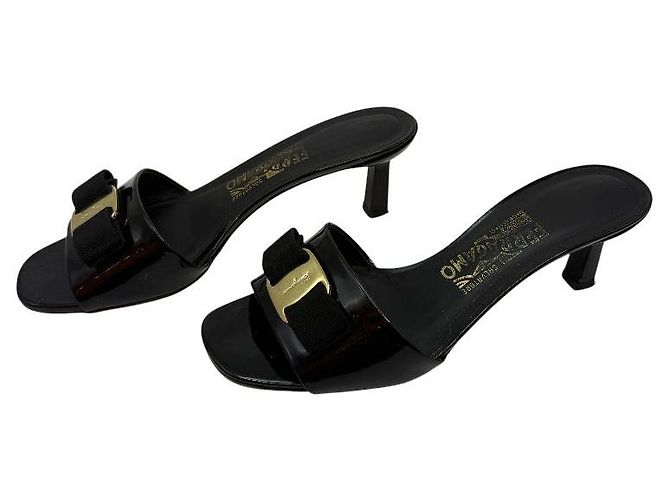 Salvatore Ferragamo Sandali slide con fiocco neri Nero - vista 4