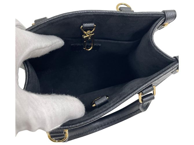 Louis Vuitton Borsa Tote Monogram Empreinte OnTheGo BB Nero - vista 4