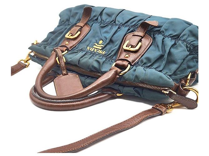 Prada Tote Bag e Shoulder Bag in Tessuto Gaufre Blu - vista 6