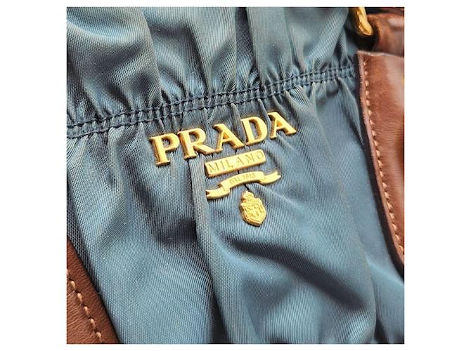 Prada Tote Bag e Shoulder Bag in Tessuto Gaufre Blu - vista 8