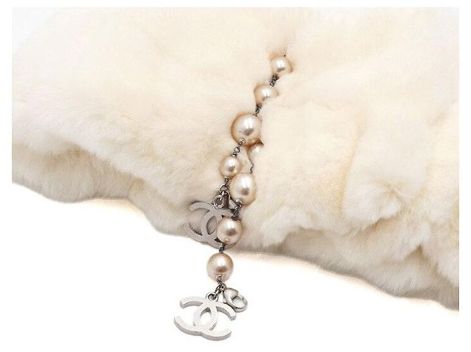 Chanel Cachecol de pele de coelho branco com corrente e gotas de pérolas CC - vista 2