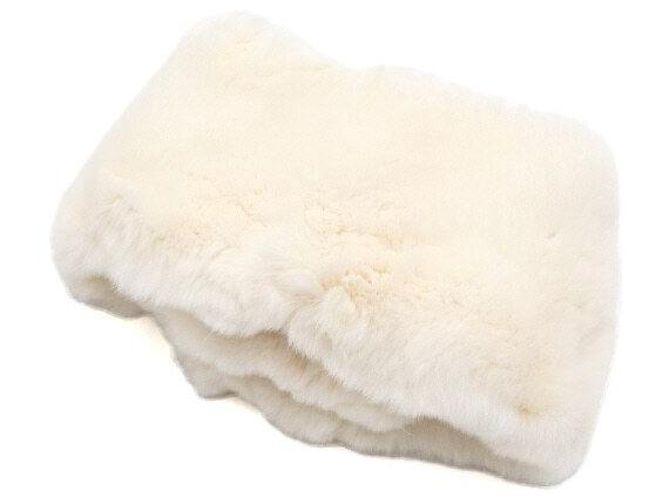 Chanel Cachecol de pele de coelho branco com corrente e gotas de pérolas CC - vista 3