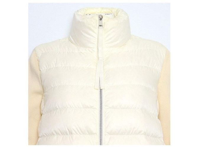 Moncler Weiße Logo Damen Strickstrickjacke mit Gänsebauschen - Ansicht 2
