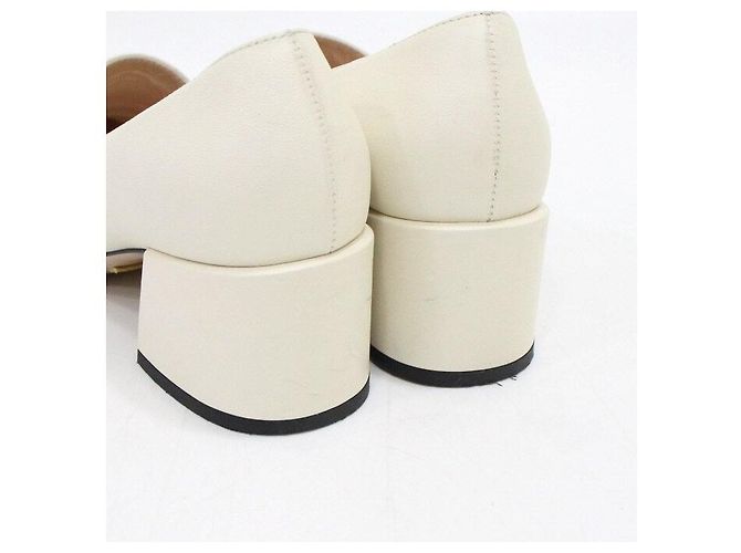Gucci Décolleté in pelle bianca con dettaglio interlocking dorato da donna Bianco - vista 8