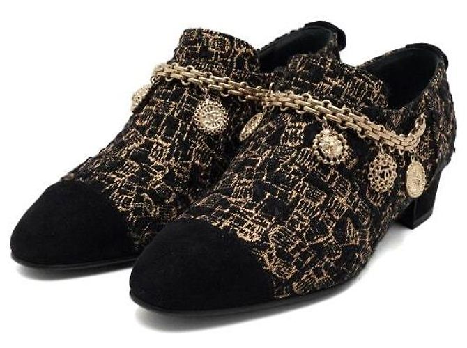 Chanel Scarpe da donna in tweed nero e oro, scamosciato e catena con logo - vista 3