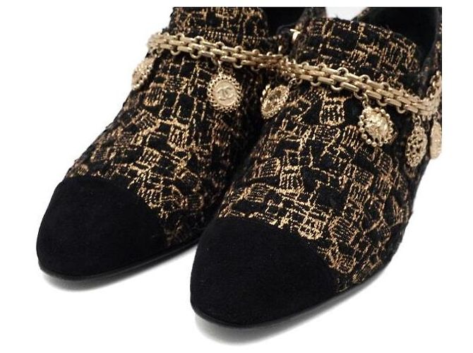 Chanel Scarpe da donna in tweed nero e oro, scamosciato e catena con logo - vista 5